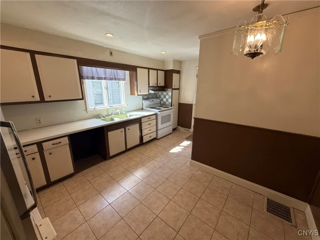 4 Pleasant Street, Cortland, New York 13045, Cortland, New York 13045, 4 Bedrooms Bedrooms, 7 Rooms Rooms,2 BathroomsBathrooms,Residential Lease,For Rent,4 Pleasant Street, Cortland, New York 13045,0,S1636712