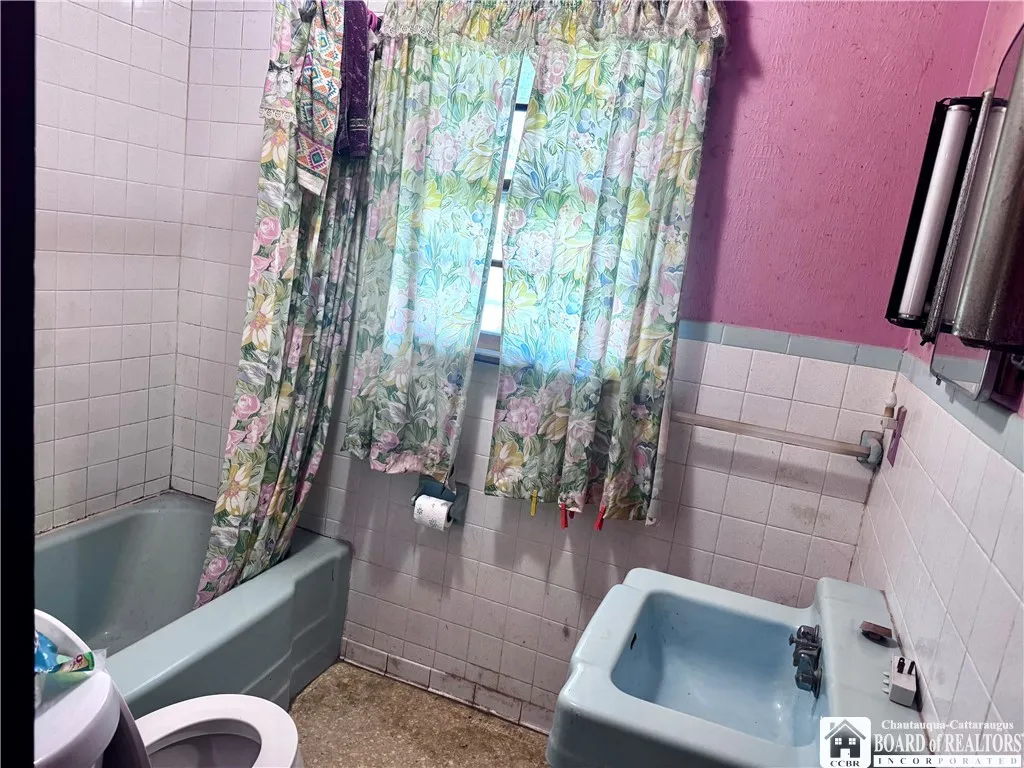 140 Seymour Street, Pomfret, New York 14063, Pomfret, New York 14063, 3 Bedrooms Bedrooms, 6 Rooms Rooms,1 BathroomBathrooms,Residential,Closed,140 Seymour Street, Pomfret, New York 14063,0,R1636105