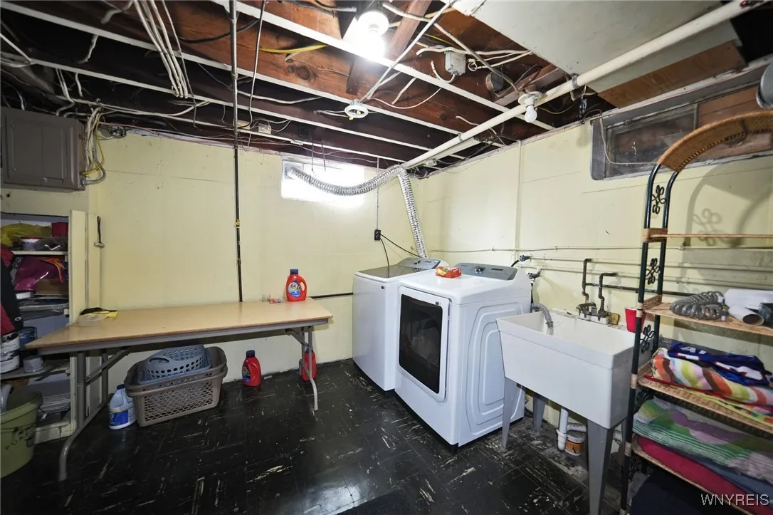 102 South Pierce Street W, Buffalo, New York 14206, Buffalo, New York 14206, 3 Bedrooms Bedrooms, 7 Rooms Rooms,1 BathroomBathrooms,Residential,For Sale,102 South Pierce Street W, Buffalo, New York 14206,0,B1636524