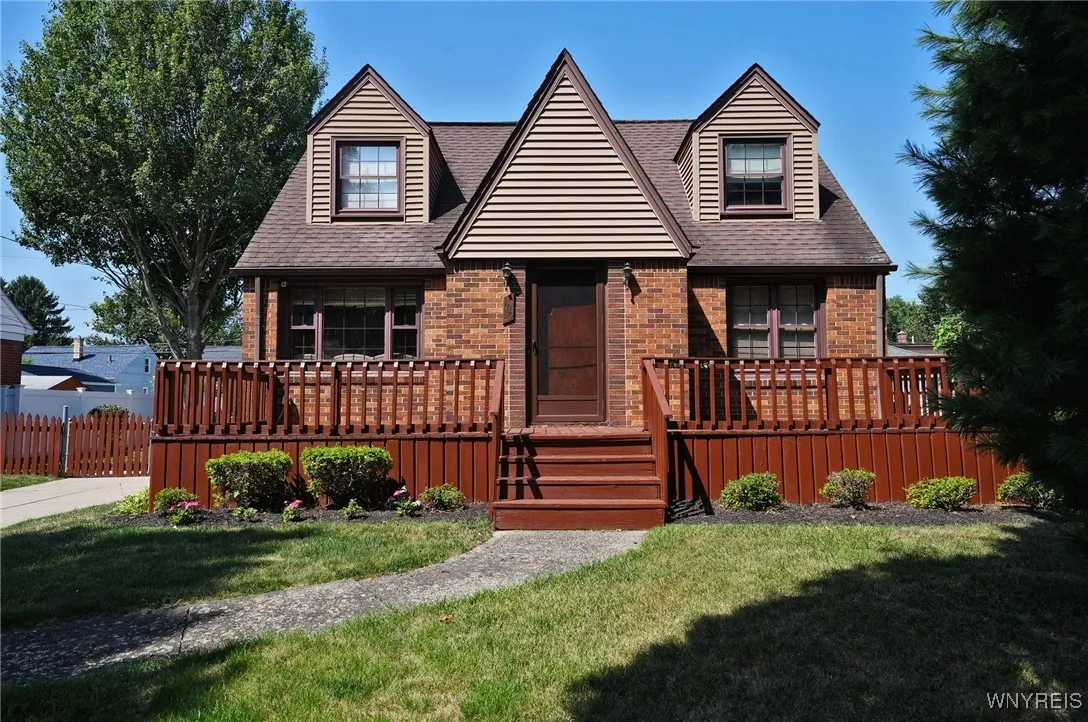 102 South Pierce Street W, Buffalo, New York 14206, Buffalo, New York 14206, 3 Bedrooms Bedrooms, 7 Rooms Rooms,1 BathroomBathrooms,Residential,For Sale,102 South Pierce Street W, Buffalo, New York 14206,0,B1636524