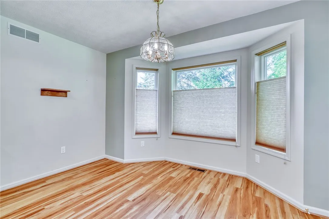 Gorgeous Bay window in kitchen dining area