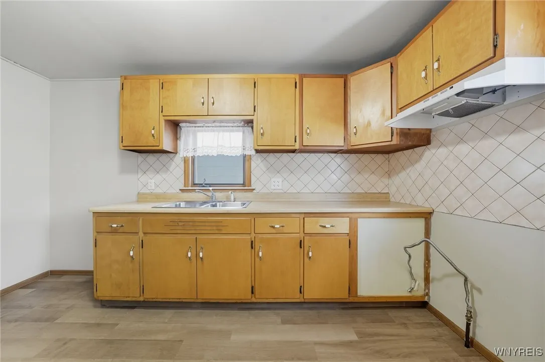 102 Ullman Street, Buffalo, New York 14207, Buffalo, New York 14207, 5 Bedrooms Bedrooms, ,2 BathroomsBathrooms,Residential,For Sale,102 Ullman Street, Buffalo, New York 14207,0,B1636761