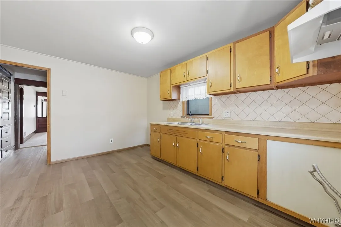 102 Ullman Street, Buffalo, New York 14207, Buffalo, New York 14207, 5 Bedrooms Bedrooms, ,2 BathroomsBathrooms,Residential,For Sale,102 Ullman Street, Buffalo, New York 14207,0,B1636761