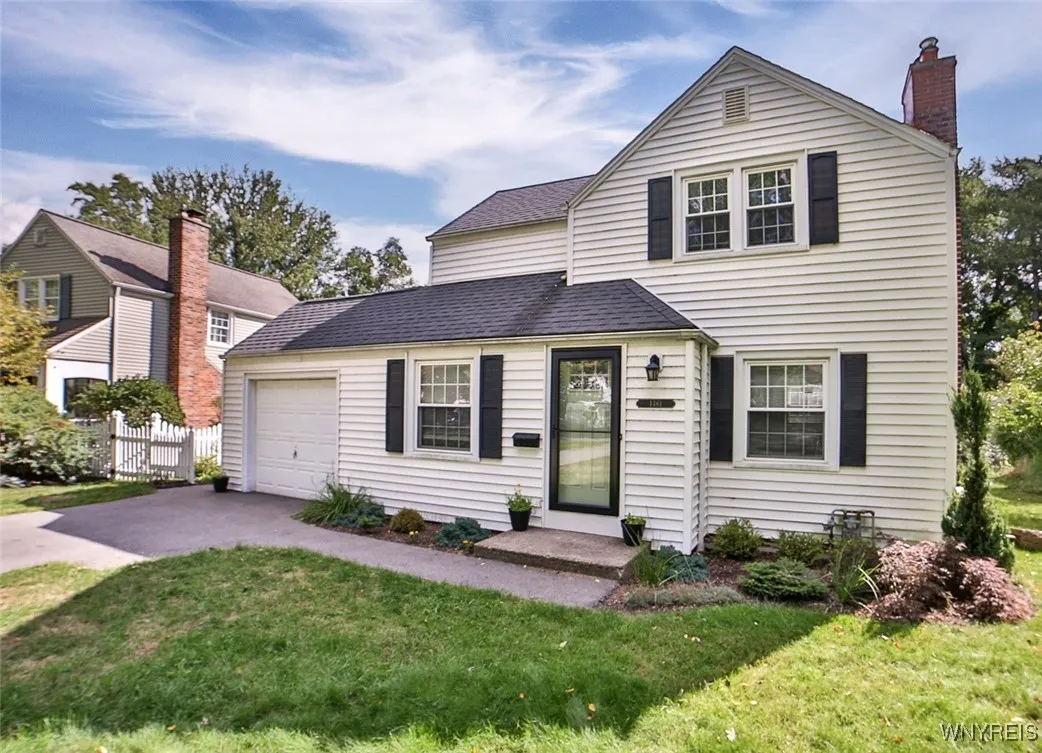 Welcome Home to 4461 Arondale Dr.