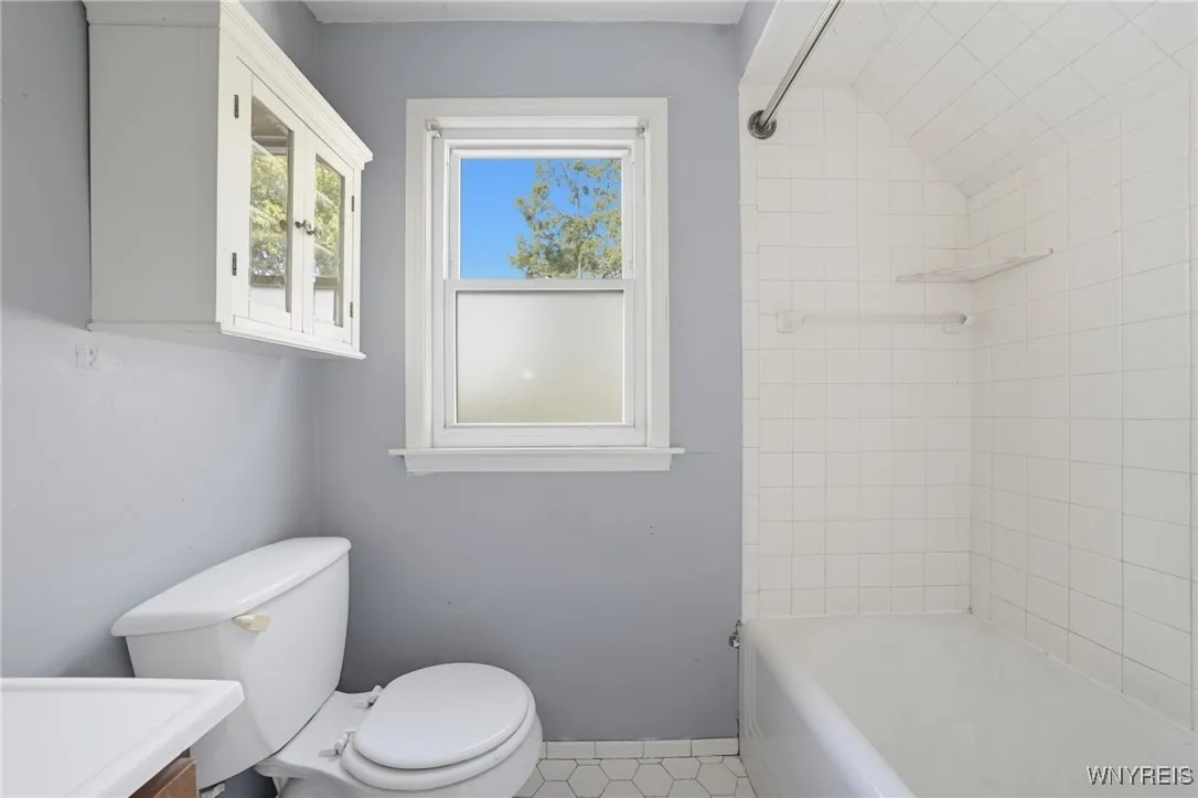 24 Irving, Tonawanda, New York 14223, Tonawanda, New York 14223, 3 Bedrooms Bedrooms, 7 Rooms Rooms,1 BathroomBathrooms,Residential,For Sale,24 Irving, Tonawanda, New York 14223,0,B1636774