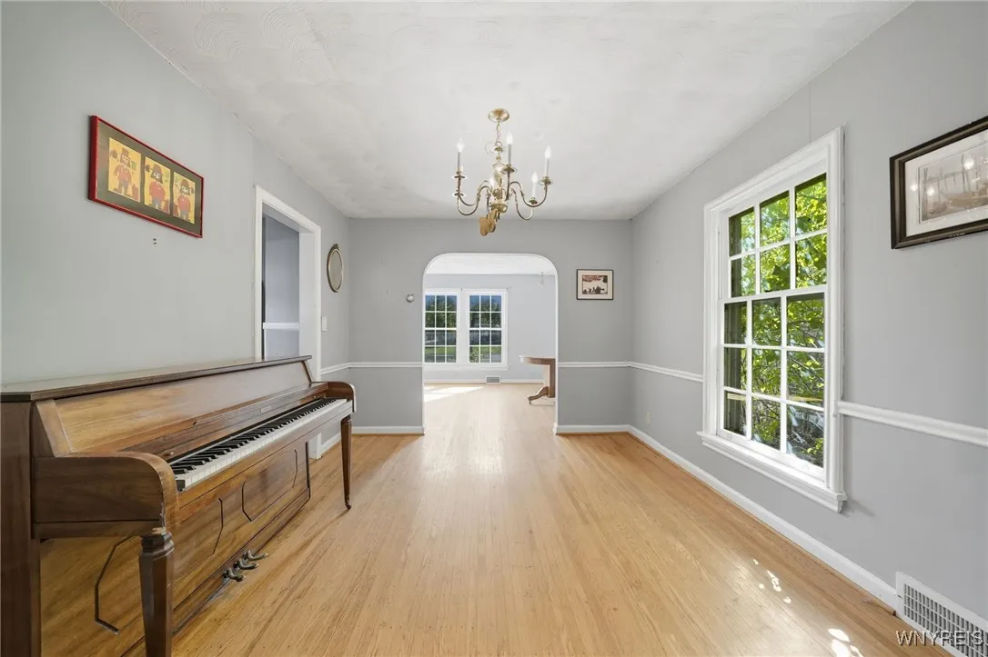 24 Irving, Tonawanda, New York 14223, Tonawanda, New York 14223, 3 Bedrooms Bedrooms, 7 Rooms Rooms,1 BathroomBathrooms,Residential,For Sale,24 Irving, Tonawanda, New York 14223,0,B1636774