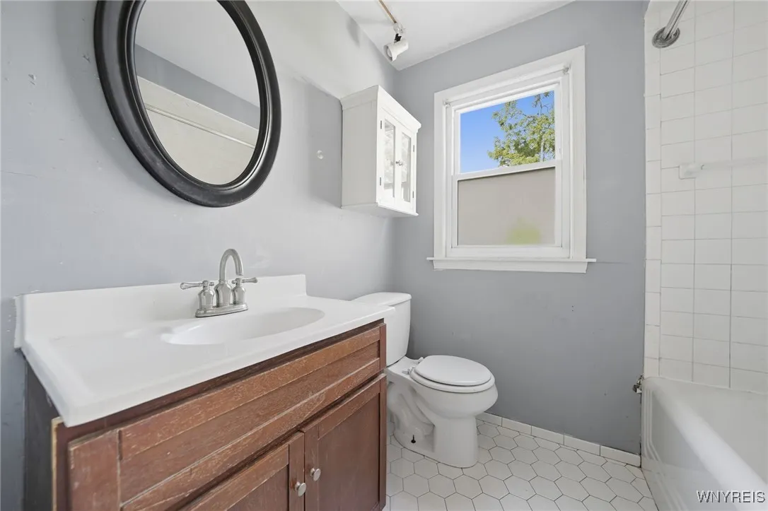 24 Irving, Tonawanda, New York 14223, Tonawanda, New York 14223, 3 Bedrooms Bedrooms, 7 Rooms Rooms,1 BathroomBathrooms,Residential,For Sale,24 Irving, Tonawanda, New York 14223,0,B1636774
