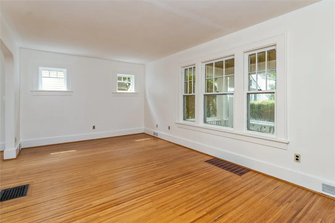 40 Belgard Street, Rochester, New York 14609, Rochester, New York 14609, 3 Bedrooms Bedrooms, 6 Rooms Rooms,1 BathroomBathrooms,Residential,For Sale,40 Belgard Street, Rochester, New York 14609,0,R1636088