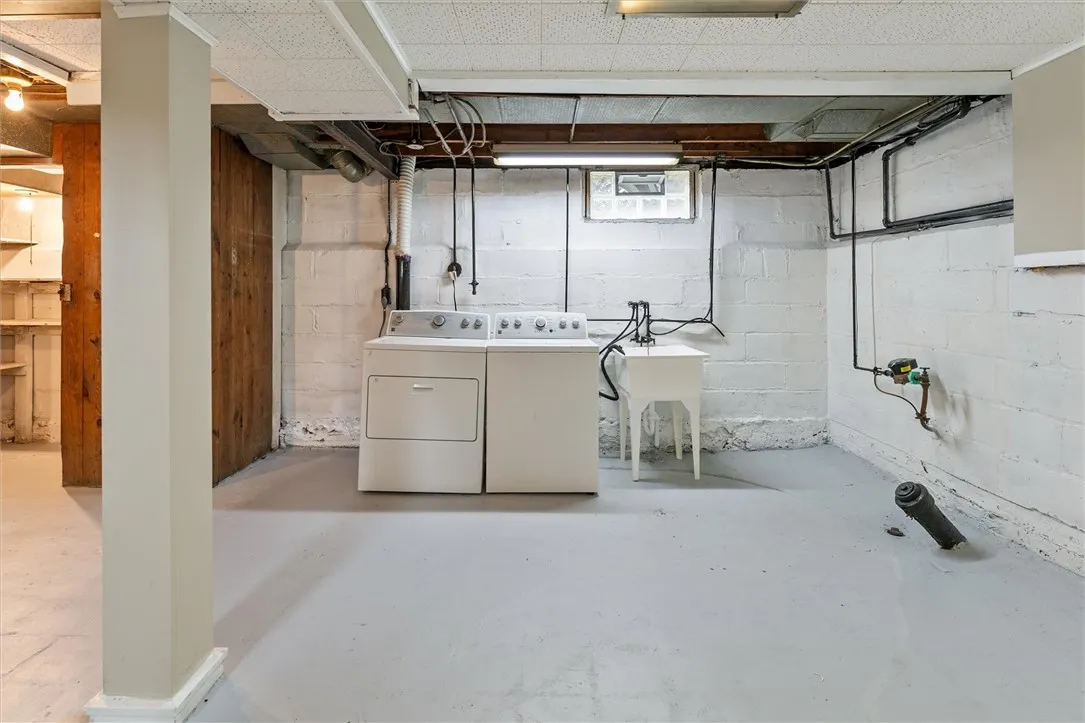 40 Belgard Street, Rochester, New York 14609, Rochester, New York 14609, 3 Bedrooms Bedrooms, 6 Rooms Rooms,1 BathroomBathrooms,Residential,For Sale,40 Belgard Street, Rochester, New York 14609,0,R1636088