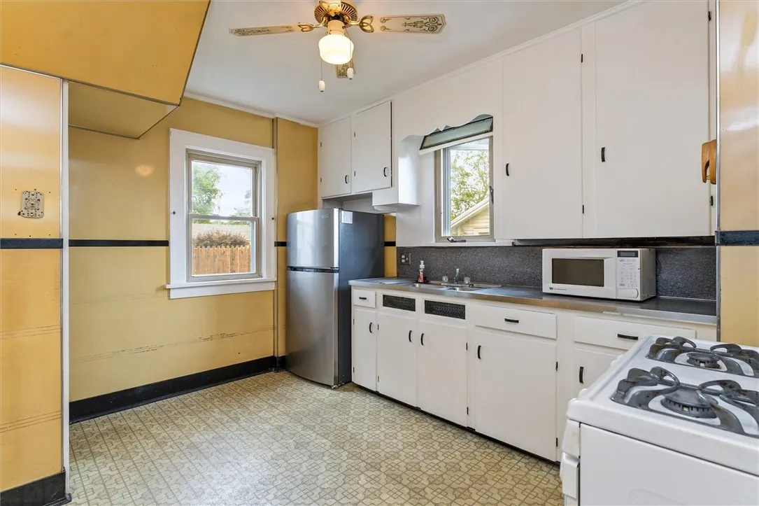 40 Belgard Street, Rochester, New York 14609, Rochester, New York 14609, 3 Bedrooms Bedrooms, 6 Rooms Rooms,1 BathroomBathrooms,Residential,For Sale,40 Belgard Street, Rochester, New York 14609,0,R1636088