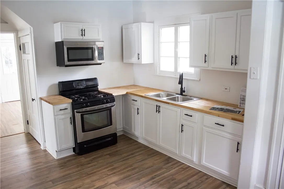 3 Tacoma St Street, Rochester, New York 14613, Rochester, New York 14613, 4 Bedrooms Bedrooms, 7 Rooms Rooms,1 BathroomBathrooms,Residential,For Sale,3 Tacoma St Street, Rochester, New York 14613,0,R1635868