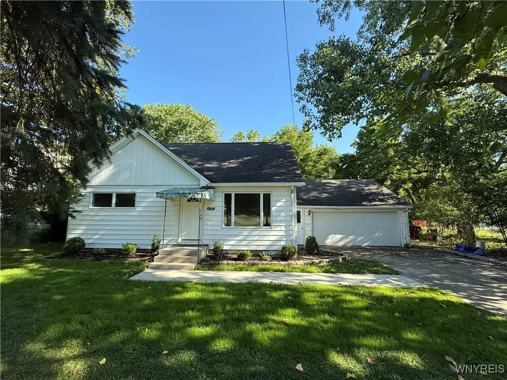 5244 Lake Avenue, Orchard Park, New York 14127, Orchard Park, New York 14127, 3 Bedrooms Bedrooms, 5 Rooms Rooms,2 BathroomsBathrooms,Residential,For Sale,5244 Lake Avenue, Orchard Park, New York 14127,0,B1636417