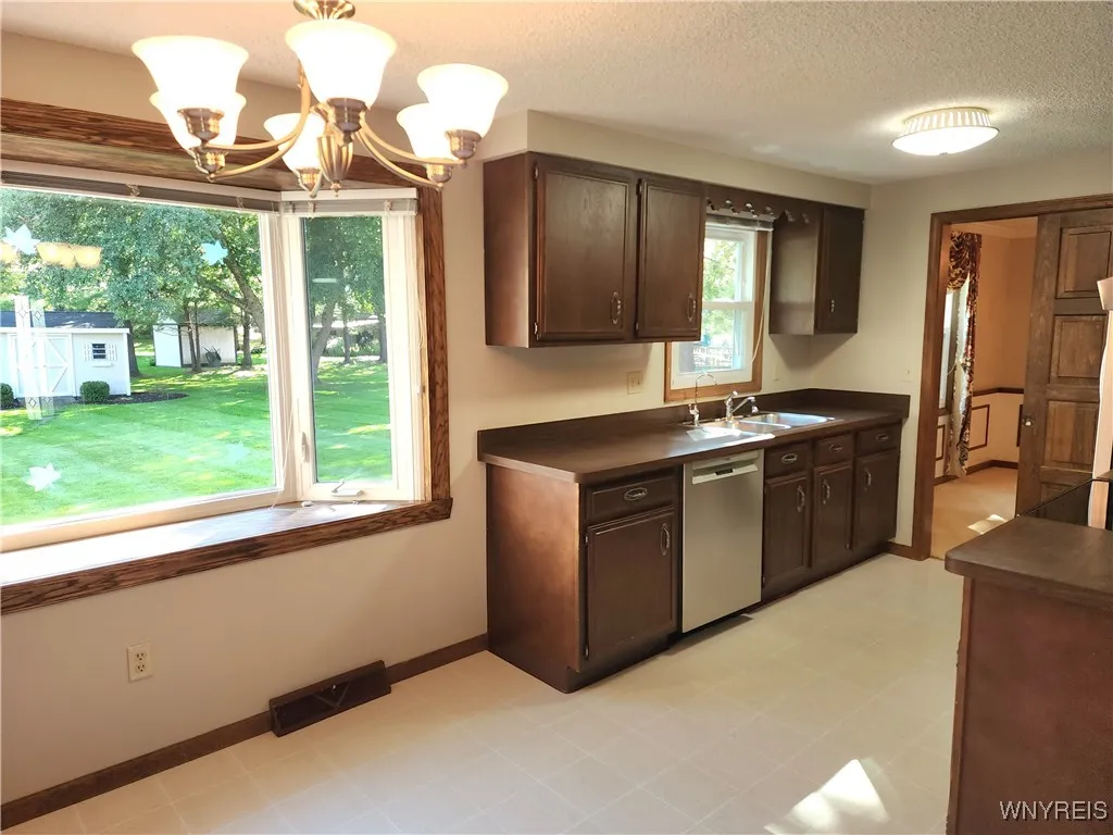 83 Hawthorne Drive, Orchard Park, New York 14127, Orchard Park, New York 14127, 4 Bedrooms Bedrooms, 11 Rooms Rooms,2 BathroomsBathrooms,Residential,For Sale,83 Hawthorne Drive, Orchard Park, New York 14127,0,B1632003
