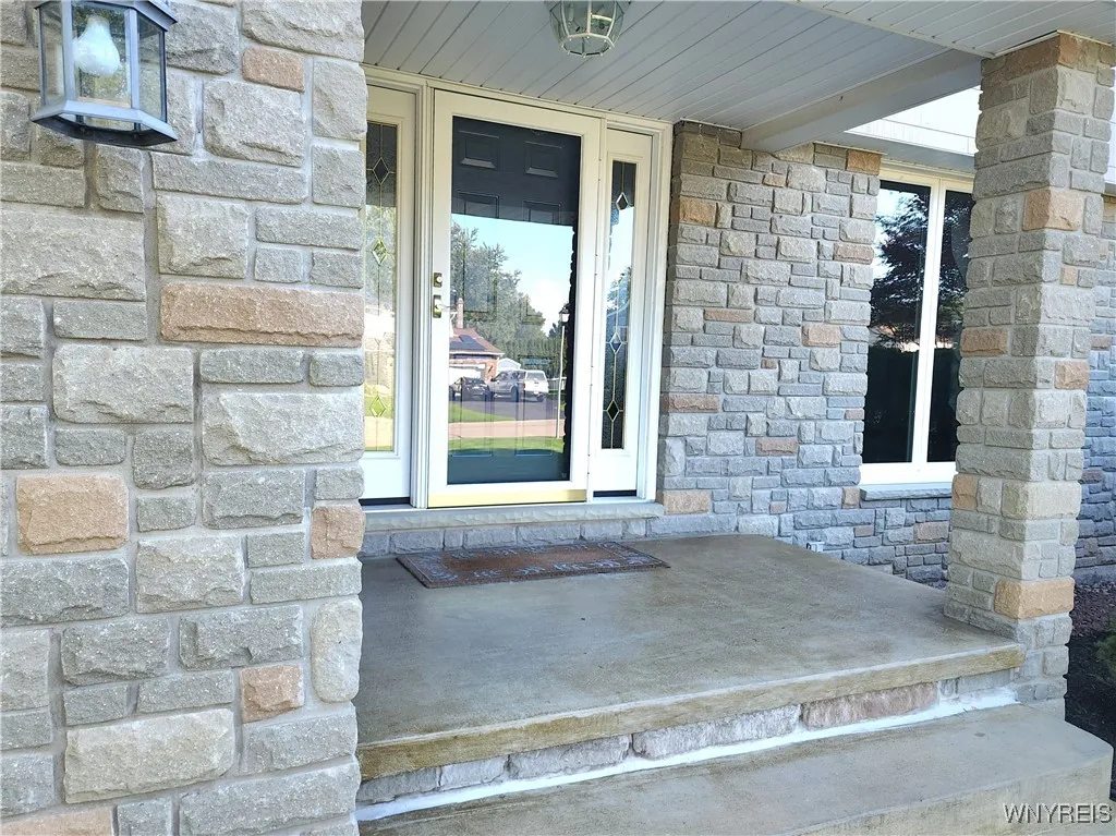 83 Hawthorne Drive, Orchard Park, New York 14127, Orchard Park, New York 14127, 4 Bedrooms Bedrooms, 11 Rooms Rooms,2 BathroomsBathrooms,Residential,For Sale,83 Hawthorne Drive, Orchard Park, New York 14127,0,B1632003
