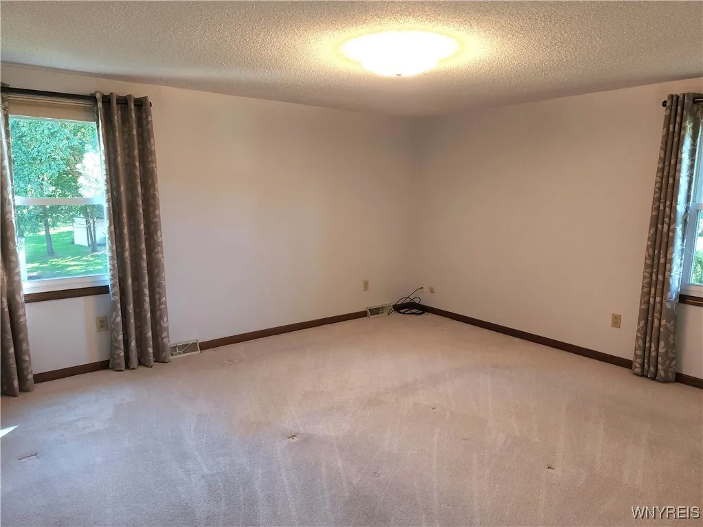 83 Hawthorne Drive, Orchard Park, New York 14127, Orchard Park, New York 14127, 4 Bedrooms Bedrooms, 11 Rooms Rooms,2 BathroomsBathrooms,Residential,For Sale,83 Hawthorne Drive, Orchard Park, New York 14127,0,B1632003