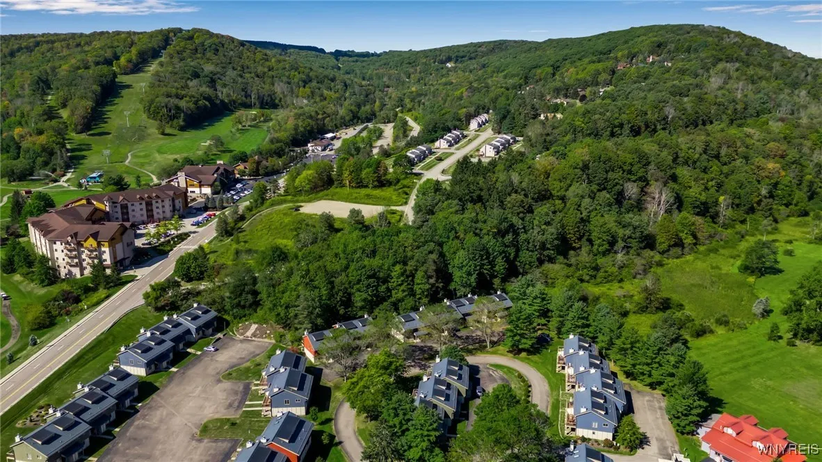 40 Alpine Meadows, Ellicottville, New York 14731, Ellicottville, New York 14731, 3 Bedrooms Bedrooms, 8 Rooms Rooms,2 BathroomsBathrooms,Residential,For Sale,40 Alpine Meadows, Ellicottville, New York 14731,0,B1636756