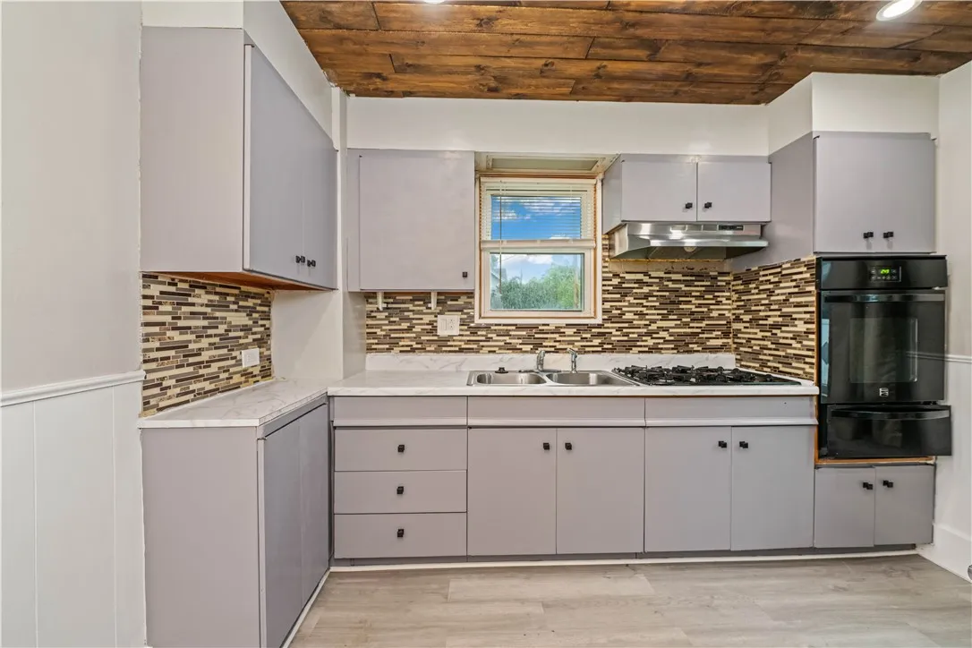 667 Clay Avenue, Rochester, New York 14613, Rochester, New York 14613, 3 Bedrooms Bedrooms, 7 Rooms Rooms,1 BathroomBathrooms,Residential,Closed,667 Clay Avenue, Rochester, New York 14613,0,R1635590