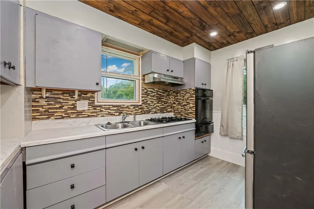 667 Clay Avenue, Rochester, New York 14613, Rochester, New York 14613, 3 Bedrooms Bedrooms, 7 Rooms Rooms,1 BathroomBathrooms,Residential,Closed,667 Clay Avenue, Rochester, New York 14613,0,R1635590