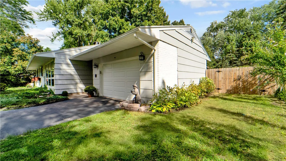 478 Marsh Road, Pittsford, New York 14534, Pittsford, New York 14534, 3 Bedrooms Bedrooms, 6 Rooms Rooms,2 BathroomsBathrooms,Residential,Closed,478 Marsh Road, Pittsford, New York 14534,0,R1633507