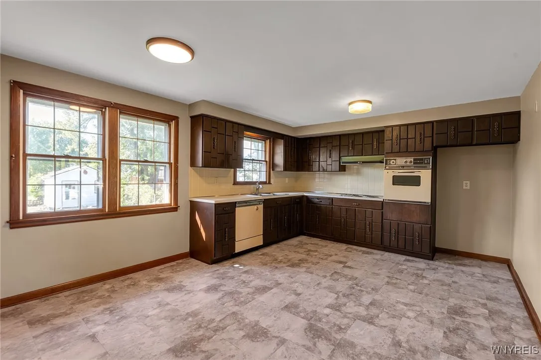 9411 Niemel Drive, Niagara Falls, New York 14304, Niagara Falls, New York 14304, 3 Bedrooms Bedrooms, 7 Rooms Rooms,1 BathroomBathrooms,Residential,For Sale,9411 Niemel Drive, Niagara Falls, New York 14304,0,B1636060