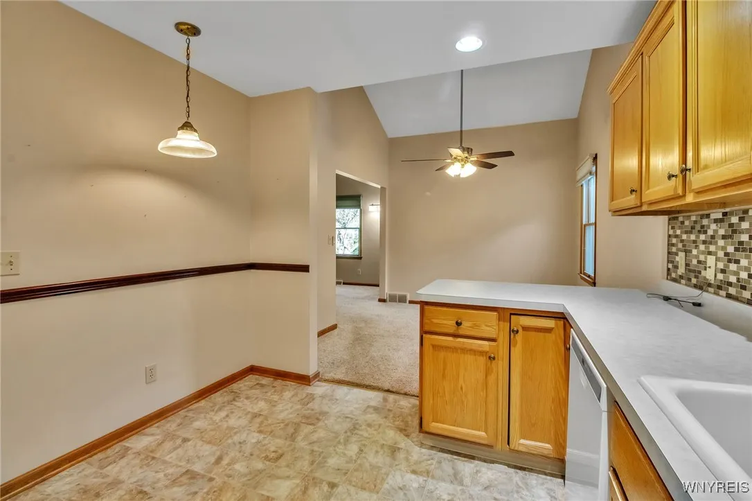 21 Stepping Stone Lane, Orchard Park, New York 141, Orchard Park, New York 14127, 3 Bedrooms Bedrooms, 11 Rooms Rooms,2 BathroomsBathrooms,Residential,For Sale,21 Stepping Stone Lane, Orchard Park, New York 141,0,B1636204