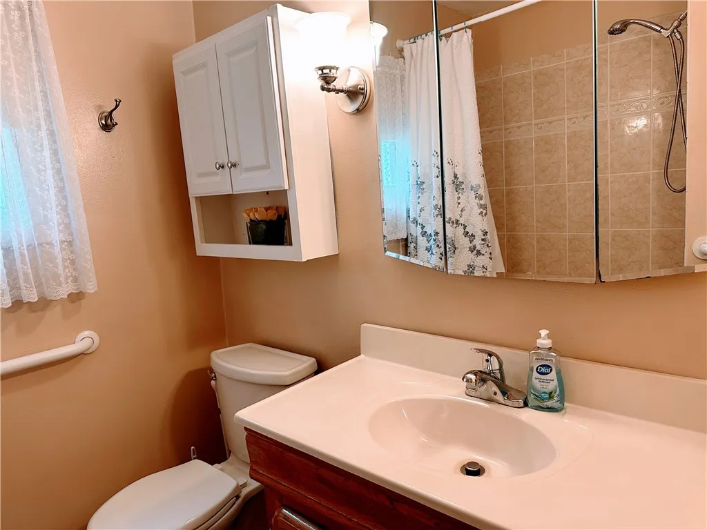 271 Chestnut Ridge Rd, Chili, New York 14624, Chili, New York 14624, 4 Bedrooms Bedrooms, 7 Rooms Rooms,1 BathroomBathrooms,Residential,Closed,271 Chestnut Ridge Rd, Chili, New York 14624,0,R1636778