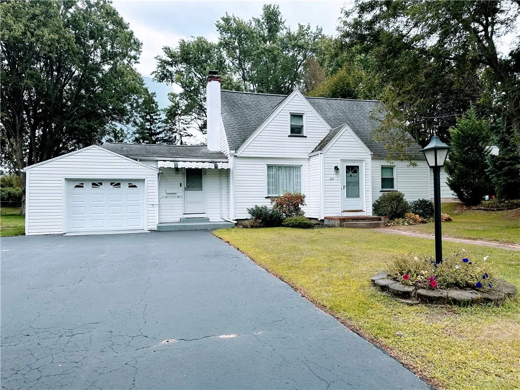 271 Chestnut Ridge Rd, Chili, New York 14624, Chili, New York 14624, 4 Bedrooms Bedrooms, 7 Rooms Rooms,1 BathroomBathrooms,Residential,Closed,271 Chestnut Ridge Rd, Chili, New York 14624,0,R1636778
