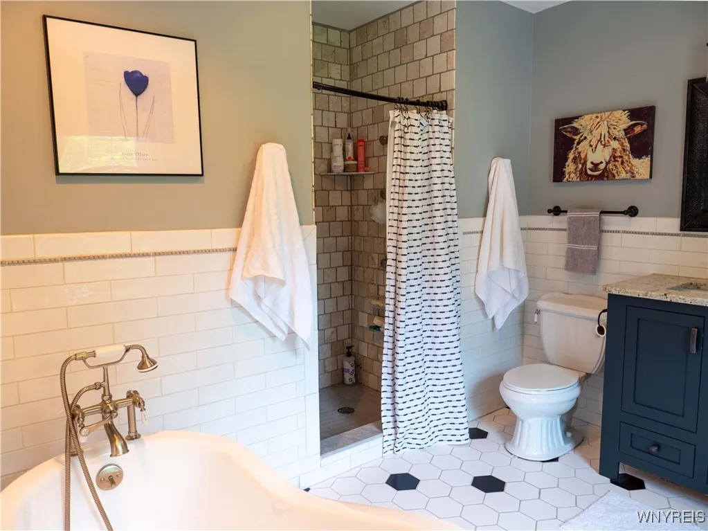 5618 Armor Duells Road, Orchard Park, New York 141, Orchard Park, New York 14127, 5 Bedrooms Bedrooms, 9 Rooms Rooms,3 BathroomsBathrooms,Residential,For Sale,5618 Armor Duells Road, Orchard Park, New York 141,0,B1636833