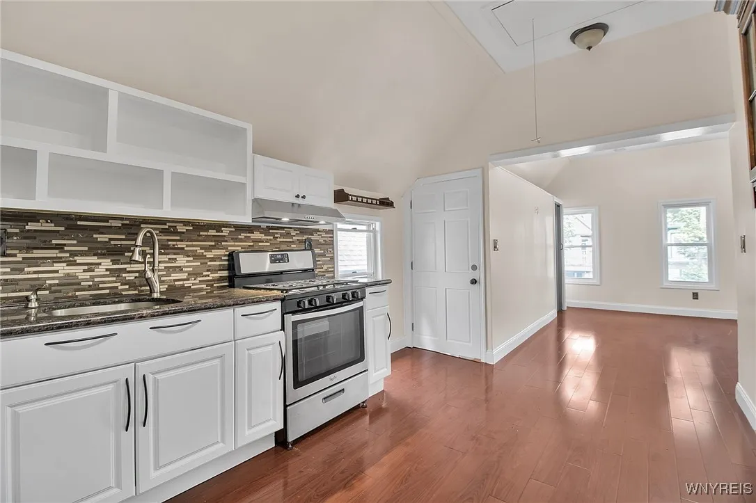 27 Garfield Street, Buffalo, New York 14207, Buffalo, New York 14207, 4 Bedrooms Bedrooms, ,2 BathroomsBathrooms,Residential,For Sale,27 Garfield Street, Buffalo, New York 14207,0,B1636459