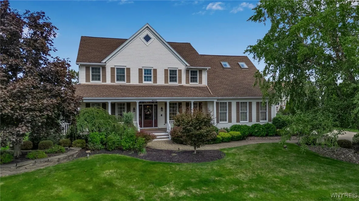 6251 Bridlewood Drive South, Clarence, New York 14, Clarence, New York 14051, 4 Bedrooms Bedrooms, 10 Rooms Rooms,2 BathroomsBathrooms,Residential,For Sale,6251 Bridlewood Drive South, Clarence, New York 14,0,B1636389