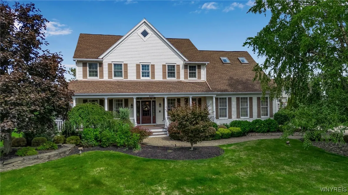6251 Bridlewood Drive South, Clarence, New York 14, Clarence, New York 14051, 4 Bedrooms Bedrooms, 10 Rooms Rooms,2 BathroomsBathrooms,Residential,For Sale,6251 Bridlewood Drive South, Clarence, New York 14,0,B1636389
