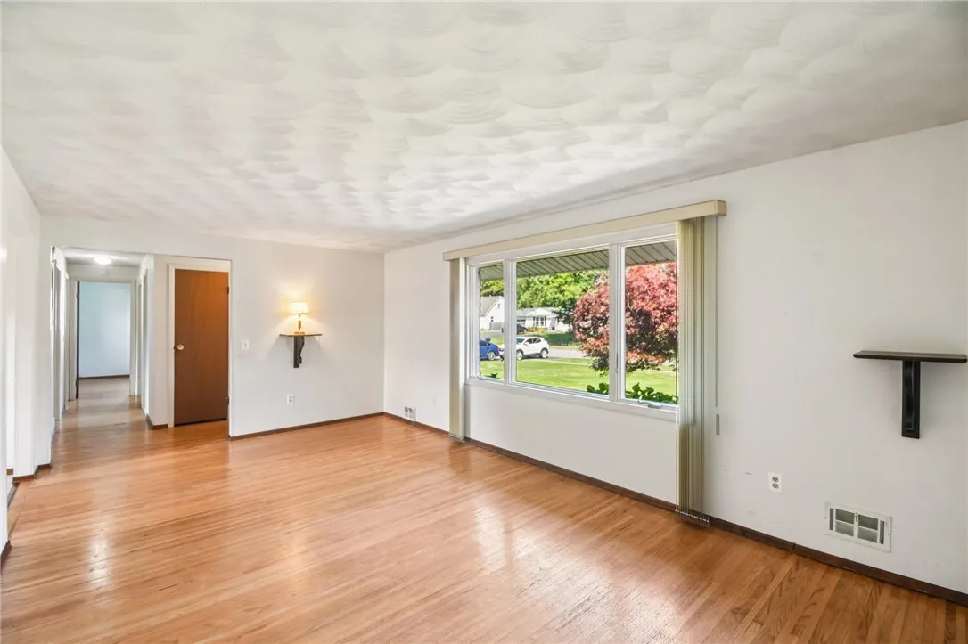 83 Dohrcrest Drive, Greece, New York 14612, Greece, New York 14612, 3 Bedrooms Bedrooms, 7 Rooms Rooms,2 BathroomsBathrooms,Residential,Closed,83 Dohrcrest Drive, Greece, New York 14612,0,R1636494