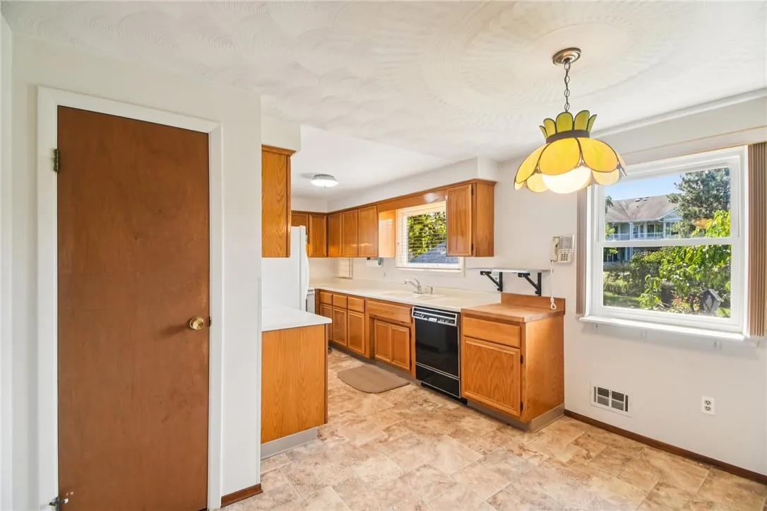 83 Dohrcrest Drive, Greece, New York 14612, Greece, New York 14612, 3 Bedrooms Bedrooms, 7 Rooms Rooms,2 BathroomsBathrooms,Residential,Closed,83 Dohrcrest Drive, Greece, New York 14612,0,R1636494