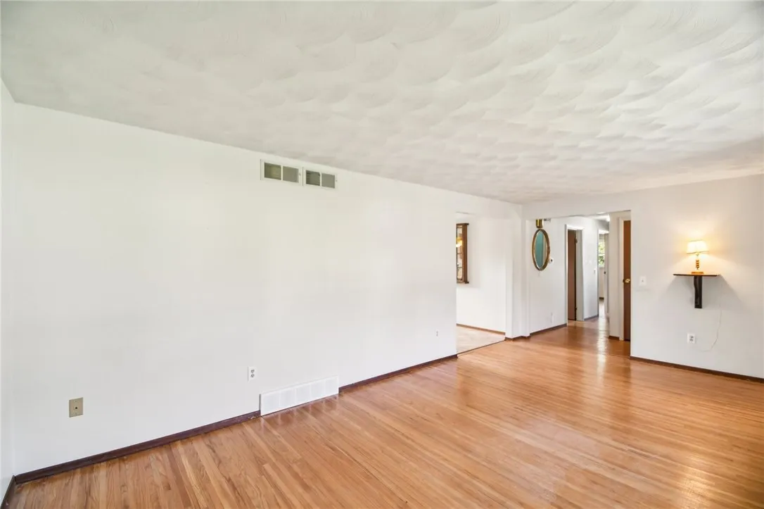 83 Dohrcrest Drive, Greece, New York 14612, Greece, New York 14612, 3 Bedrooms Bedrooms, 7 Rooms Rooms,2 BathroomsBathrooms,Residential,Closed,83 Dohrcrest Drive, Greece, New York 14612,0,R1636494