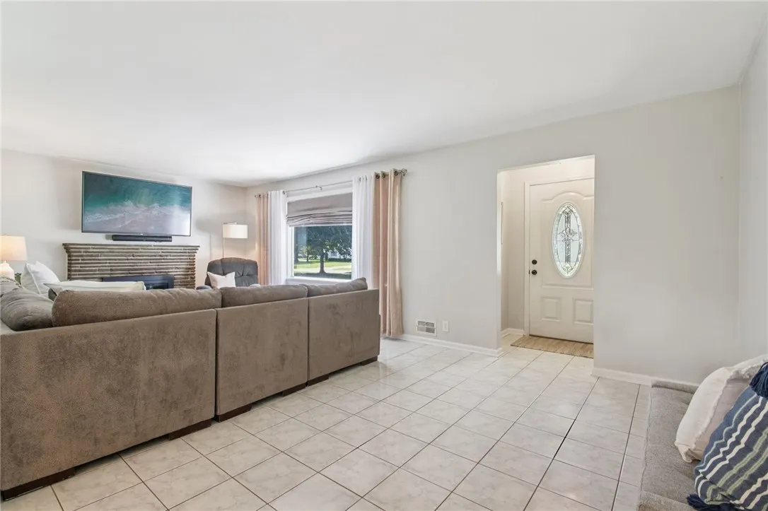 33 Wedgewood Drive, Gates, New York 14624, Gates, New York 14624, 2 Bedrooms Bedrooms, 6 Rooms Rooms,2 BathroomsBathrooms,Residential,Closed,33 Wedgewood Drive, Gates, New York 14624,0,R1636297