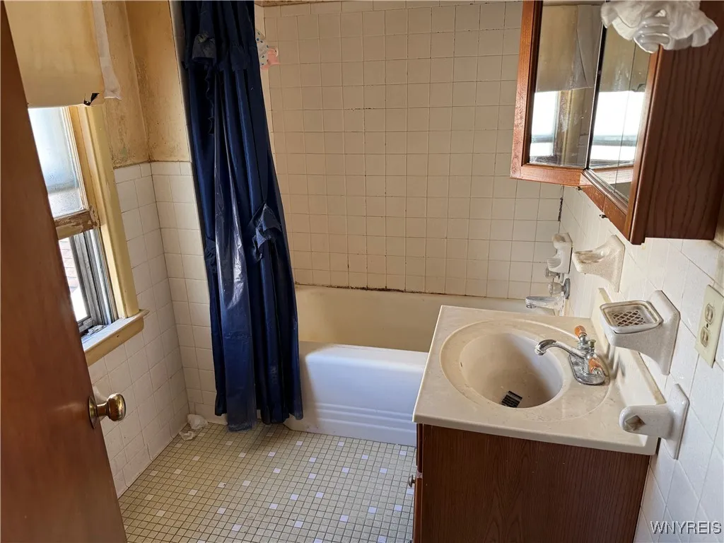 47 Brookville Drive, Tonawanda, New York 14150, Tonawanda, New York 14150, 3 Bedrooms Bedrooms, 7 Rooms Rooms,1 BathroomBathrooms,Residential,Closed,47 Brookville Drive, Tonawanda, New York 14150,0,B1636887