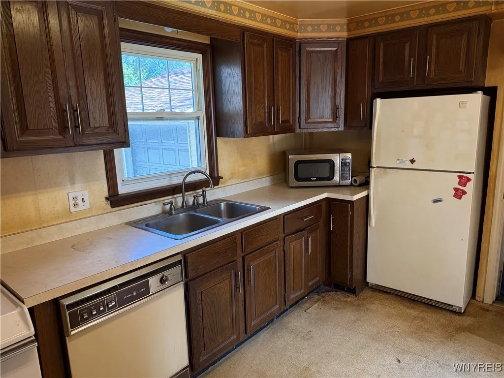 47 Brookville Drive, Tonawanda, New York 14150, Tonawanda, New York 14150, 3 Bedrooms Bedrooms, 7 Rooms Rooms,1 BathroomBathrooms,Residential,Closed,47 Brookville Drive, Tonawanda, New York 14150,0,B1636887