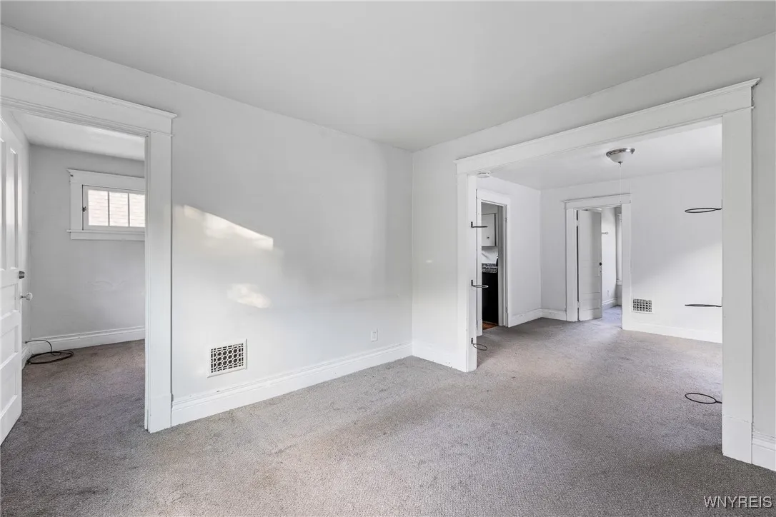 23 Wyandotte Avenue, Buffalo, New York 14207, Buffalo, New York 14207, 4 Bedrooms Bedrooms, ,2 BathroomsBathrooms,Residential,For Sale,23 Wyandotte Avenue, Buffalo, New York 14207,0,B1636760