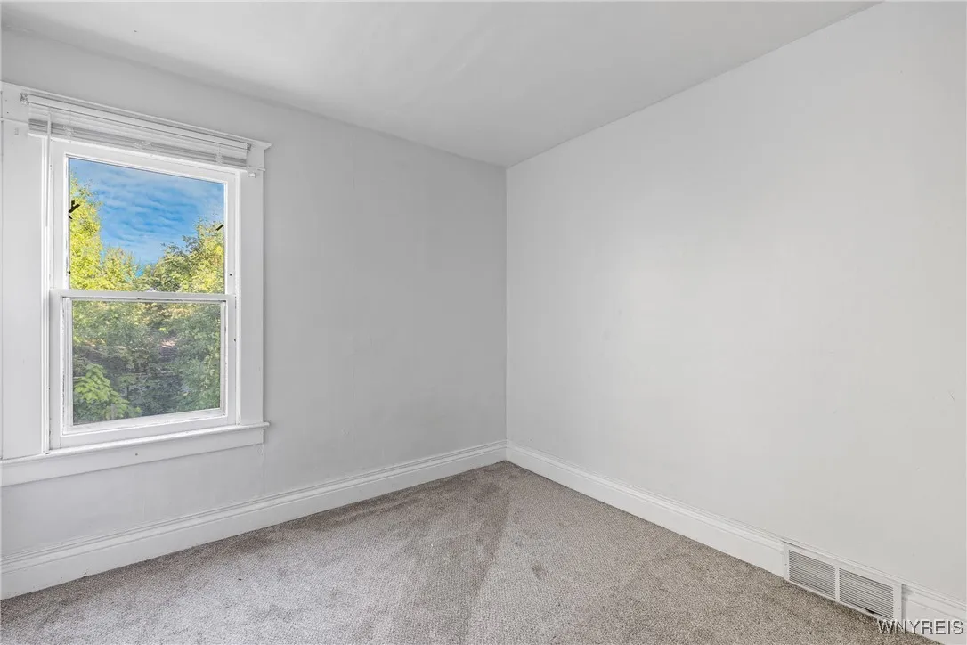 23 Wyandotte Avenue, Buffalo, New York 14207, Buffalo, New York 14207, 4 Bedrooms Bedrooms, ,2 BathroomsBathrooms,Residential,For Sale,23 Wyandotte Avenue, Buffalo, New York 14207,0,B1636760