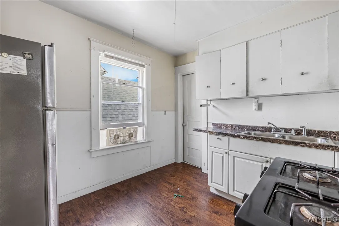 23 Wyandotte Avenue, Buffalo, New York 14207, Buffalo, New York 14207, 4 Bedrooms Bedrooms, ,2 BathroomsBathrooms,Residential,For Sale,23 Wyandotte Avenue, Buffalo, New York 14207,0,B1636760