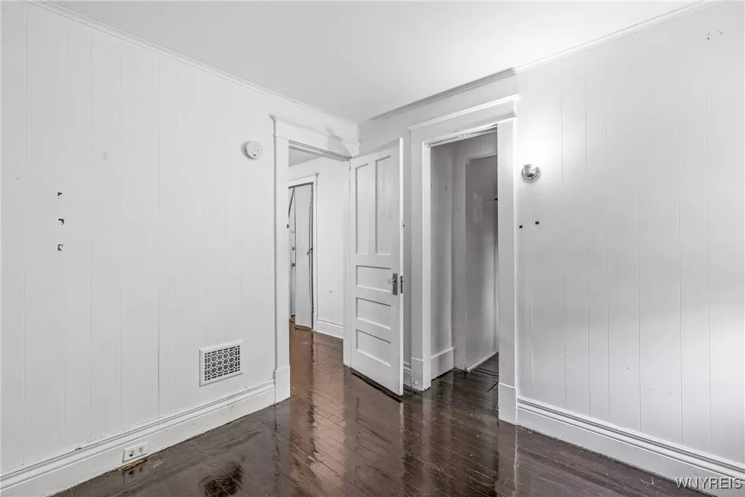 23 Wyandotte Avenue, Buffalo, New York 14207, Buffalo, New York 14207, 4 Bedrooms Bedrooms, ,2 BathroomsBathrooms,Residential,For Sale,23 Wyandotte Avenue, Buffalo, New York 14207,0,B1636760