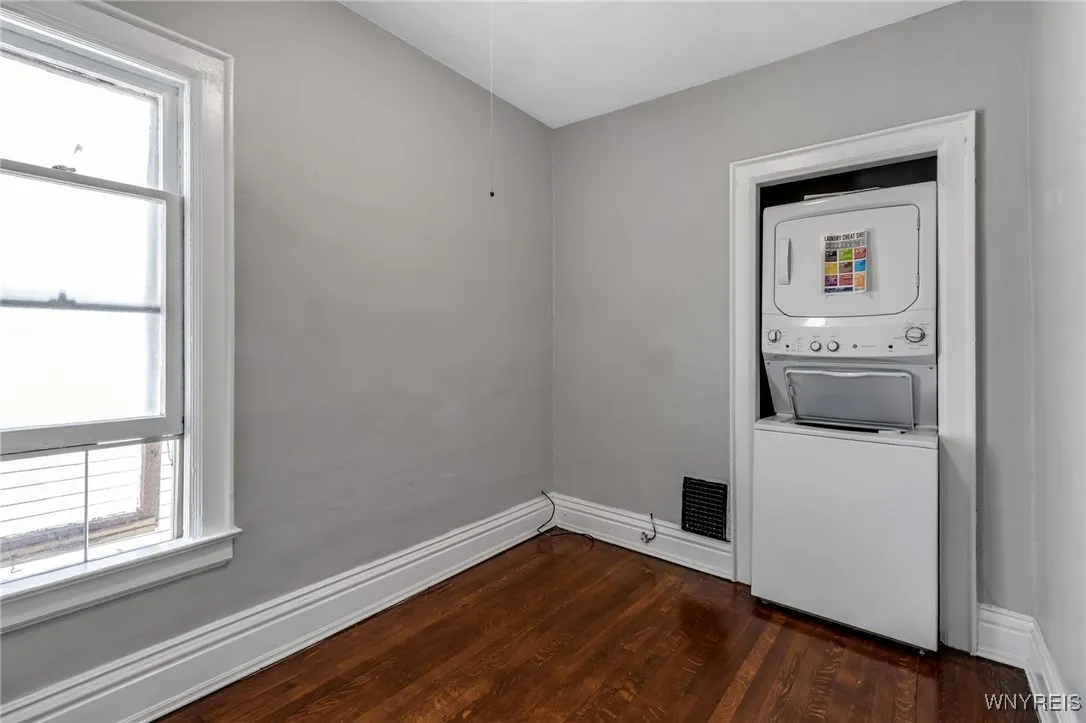 823 Ashland Avenue, Buffalo, New York 14222, Buffalo, New York 14222, 6 Bedrooms Bedrooms, ,2 BathroomsBathrooms,Residential,For Sale,823 Ashland Avenue, Buffalo, New York 14222,0,B1636624