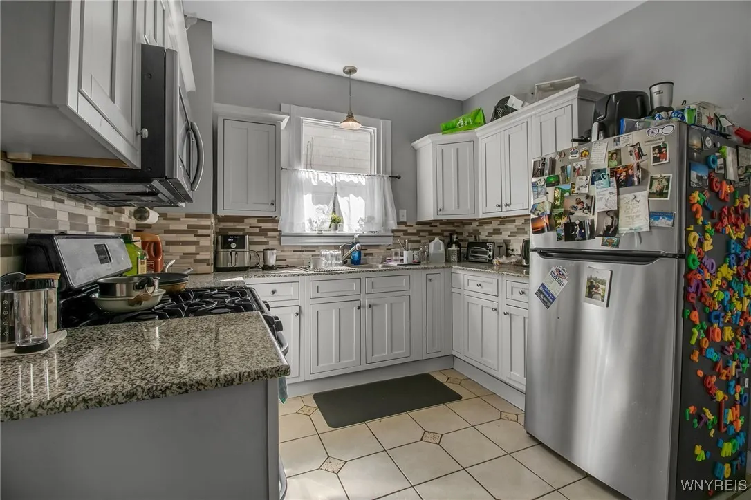 823 Ashland Avenue, Buffalo, New York 14222, Buffalo, New York 14222, 6 Bedrooms Bedrooms, ,2 BathroomsBathrooms,Residential,For Sale,823 Ashland Avenue, Buffalo, New York 14222,0,B1636624
