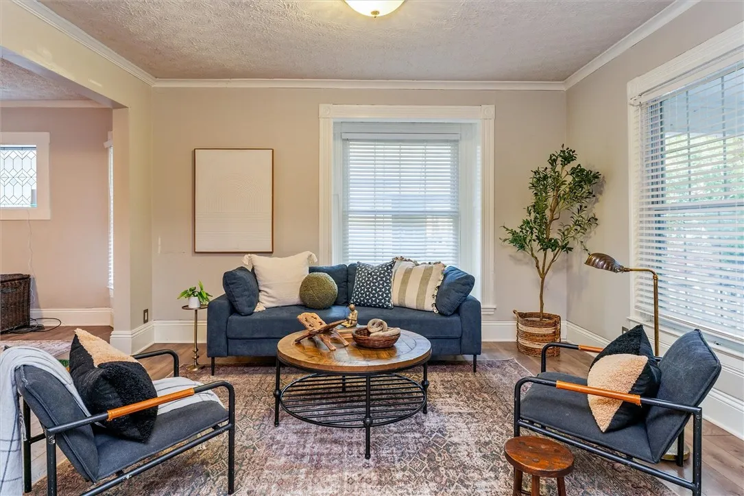 43 Amherst Street, Rochester, New York 14607, Rochester, New York 14607, 4 Bedrooms Bedrooms, 10 Rooms Rooms,2 BathroomsBathrooms,Residential,Closed,43 Amherst Street, Rochester, New York 14607,0,R1636157