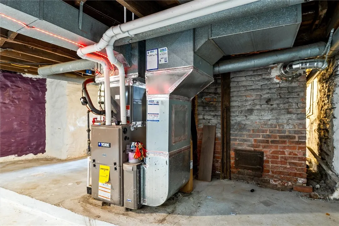 43 Amherst Street, Rochester, New York 14607, Rochester, New York 14607, 4 Bedrooms Bedrooms, 10 Rooms Rooms,2 BathroomsBathrooms,Residential,Closed,43 Amherst Street, Rochester, New York 14607,0,R1636157