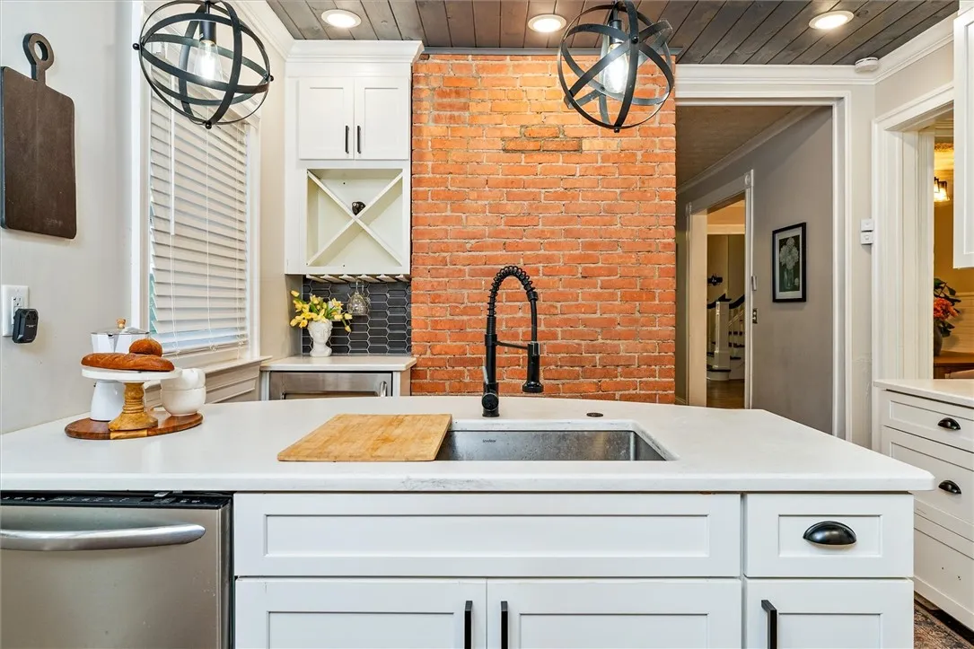 43 Amherst Street, Rochester, New York 14607, Rochester, New York 14607, 4 Bedrooms Bedrooms, 10 Rooms Rooms,2 BathroomsBathrooms,Residential,Closed,43 Amherst Street, Rochester, New York 14607,0,R1636157