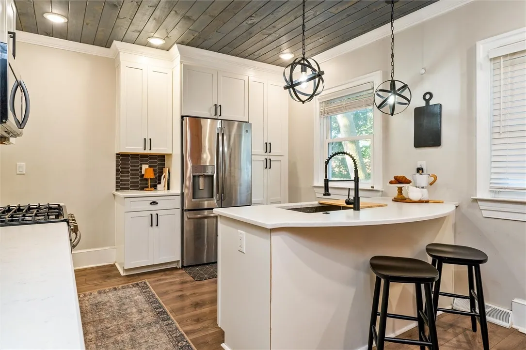 43 Amherst Street, Rochester, New York 14607, Rochester, New York 14607, 4 Bedrooms Bedrooms, 10 Rooms Rooms,2 BathroomsBathrooms,Residential,Closed,43 Amherst Street, Rochester, New York 14607,0,R1636157