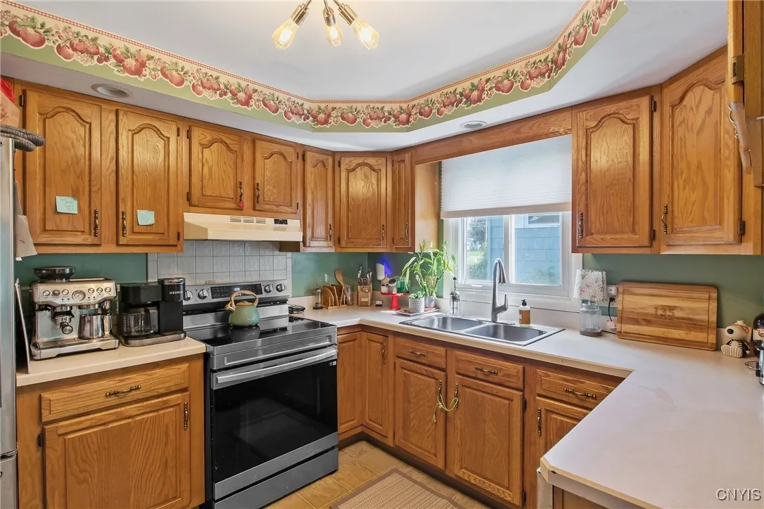 135 Charles Drive, Camillus, New York 13031, Camillus, New York 13031, 3 Bedrooms Bedrooms, 9 Rooms Rooms,1 BathroomBathrooms,Residential,Closed,135 Charles Drive, Camillus, New York 13031,0,S1636258