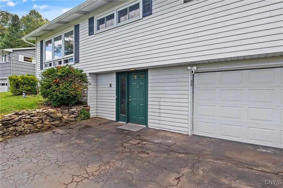 135 Charles Drive, Camillus, New York 13031, Camillus, New York 13031, 3 Bedrooms Bedrooms, 9 Rooms Rooms,1 BathroomBathrooms,Residential,Closed,135 Charles Drive, Camillus, New York 13031,0,S1636258