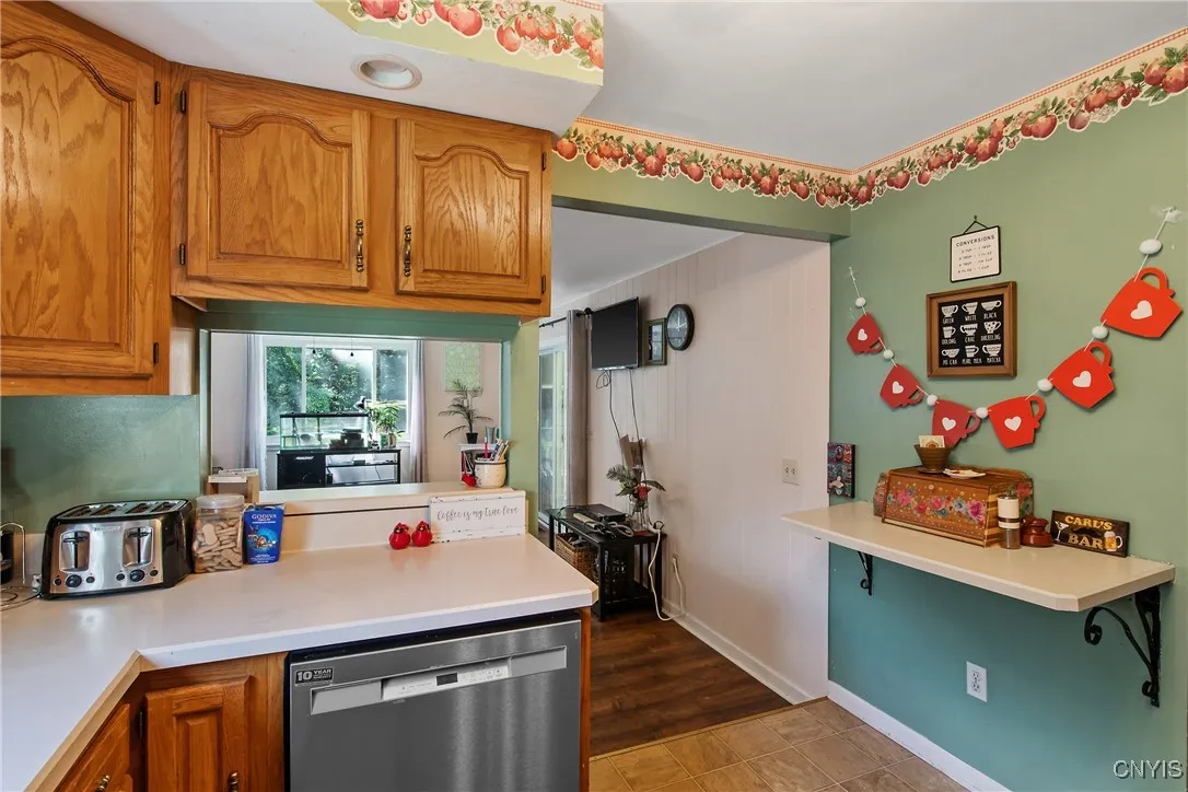 135 Charles Drive, Camillus, New York 13031, Camillus, New York 13031, 3 Bedrooms Bedrooms, 9 Rooms Rooms,1 BathroomBathrooms,Residential,Closed,135 Charles Drive, Camillus, New York 13031,0,S1636258